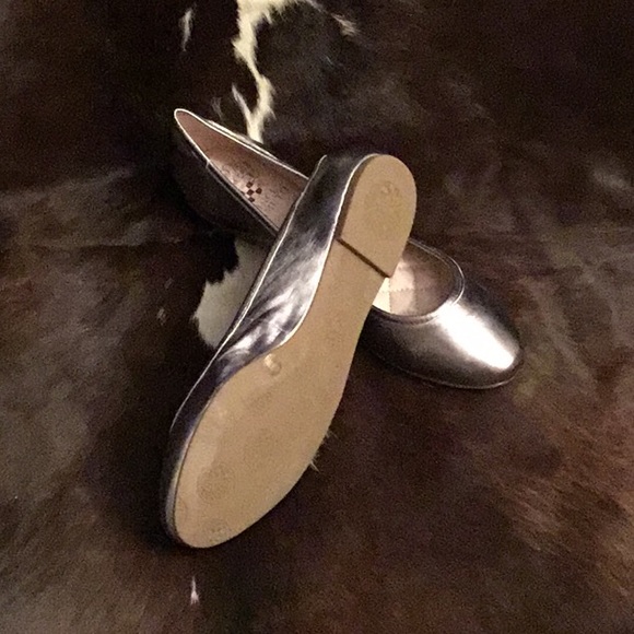 Vince Camuto - Picture 2 of 4